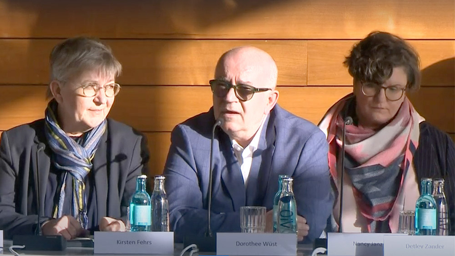 Betroffenen-Sprecher Detlev Zander vom Beteiligungsforum Sexualisierte Gewalt der Evangelischen Kirche in Deutschland. (Foto: Livestream)