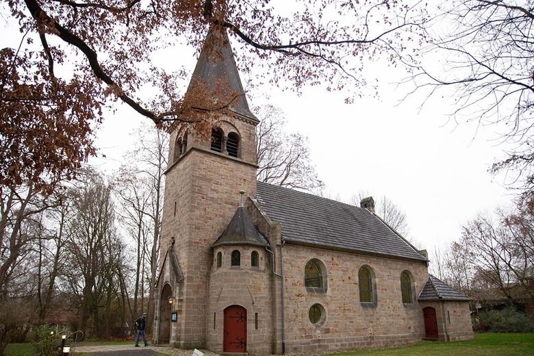 In der Brunnenkirche in Hofgeismar wurde die Synode mit einem Gottesdienst am Montag eröffnet.