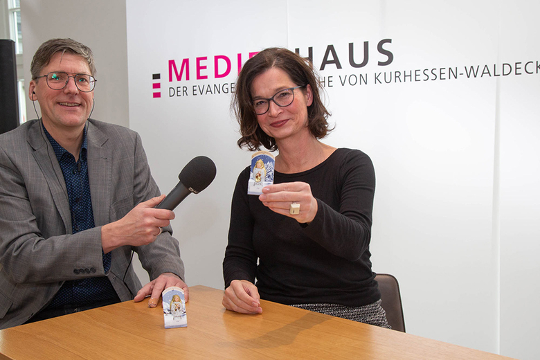 Anneke Gittermann (Leiterin Engagementförderung der EKKW, r.) mit Torsten Scheuermann (Radioredaktion EKKW, l.)