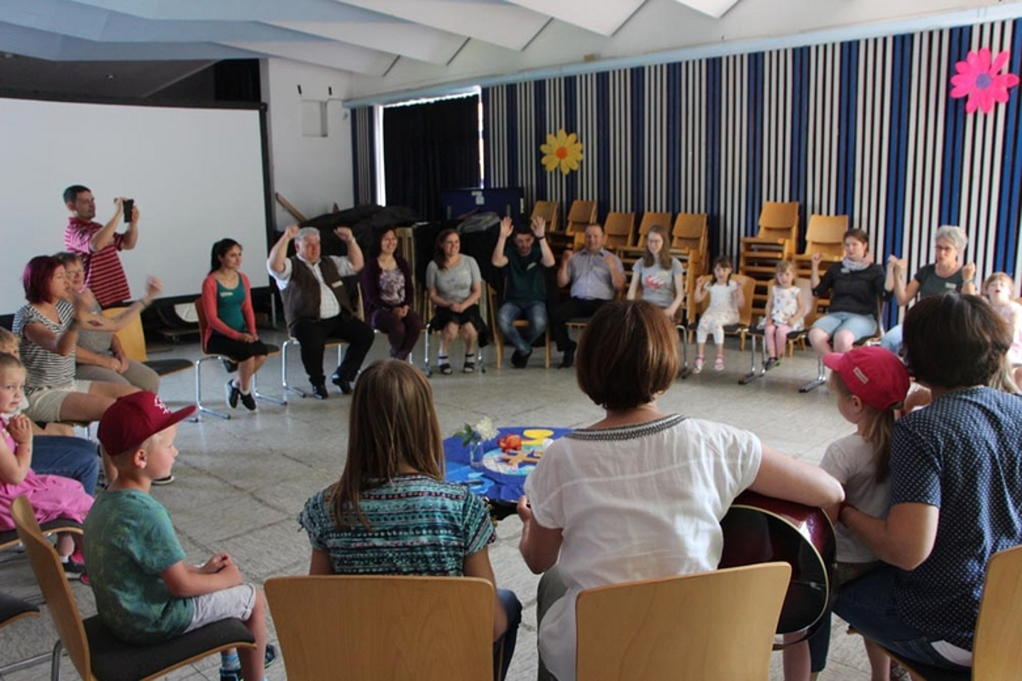 Partnerschaftsbesuch in Deutschland. Die Delegation macht u.a. Station in Hofgeismar, Spangenberg, Kassel, Marburg, am Edersee, beim Hessentag in Bad Hersfeld, beim Kirchentag in Dortmund und schließlich in Berlin. (Foto: privat)