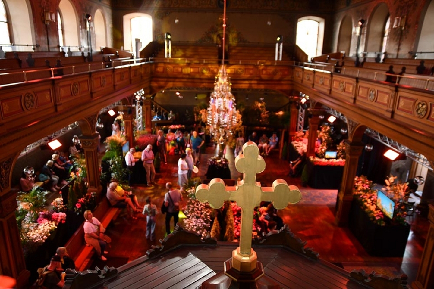 Mit dem Thema «Glück» präsentierten sich die evangelischen Kirchen in Hessen gemeinsam mit der Diakonie Hessen vom 2. bis 11. Juni auf dem Hessentag in Pfungstadt. Dazu wurde die Martinskirche zur «Glückskirche». (Foto: EKHN)