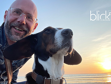 Der Sonne entgegen, die Nase im Wind: Pfarrer Martin Vorländer und sein Hund James
