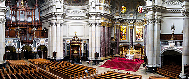 Blick in den Berliner Dom.(Foto: Wikipedia/Robert MacGregor)