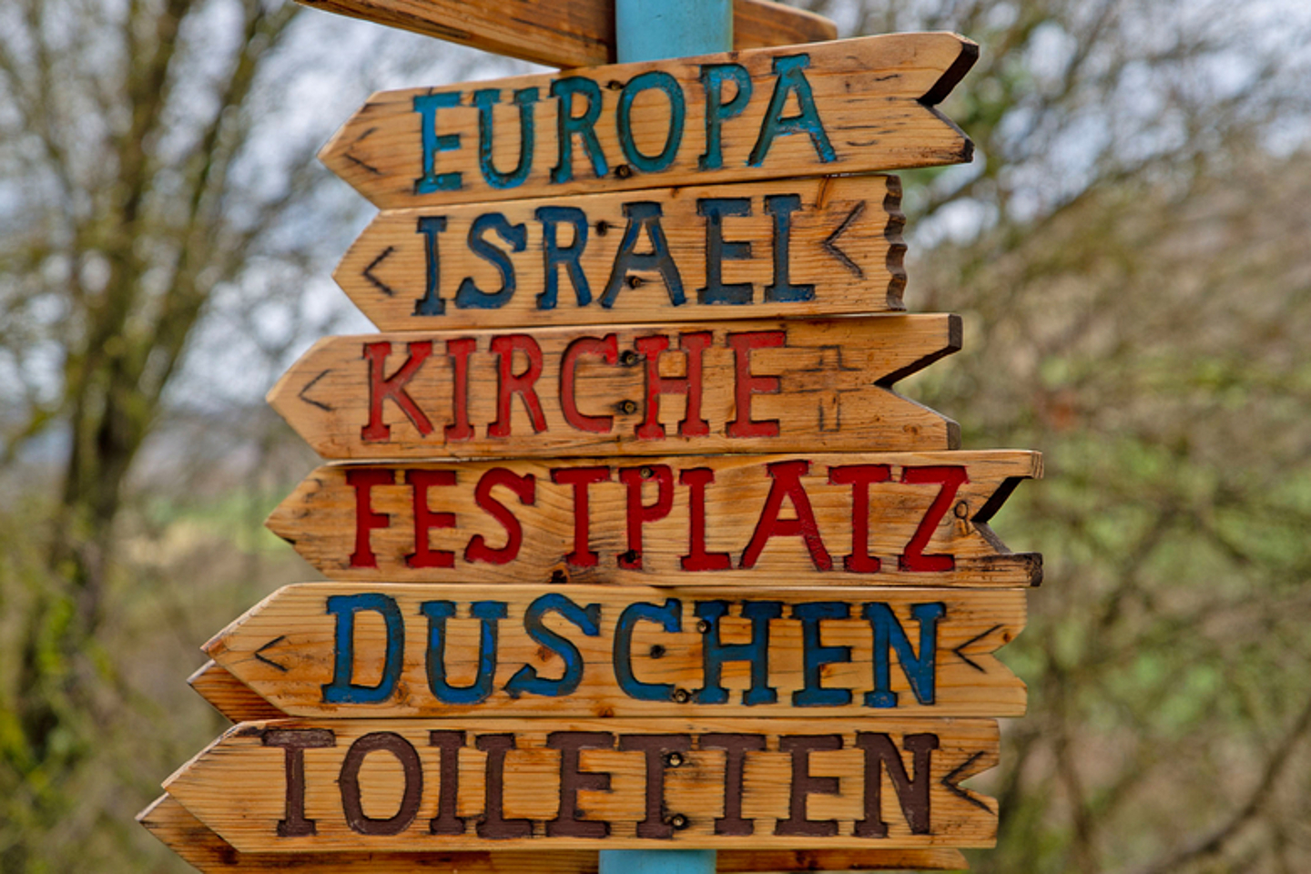 Den Überblick behält man am Himmelsfels dank der Wegweiser.