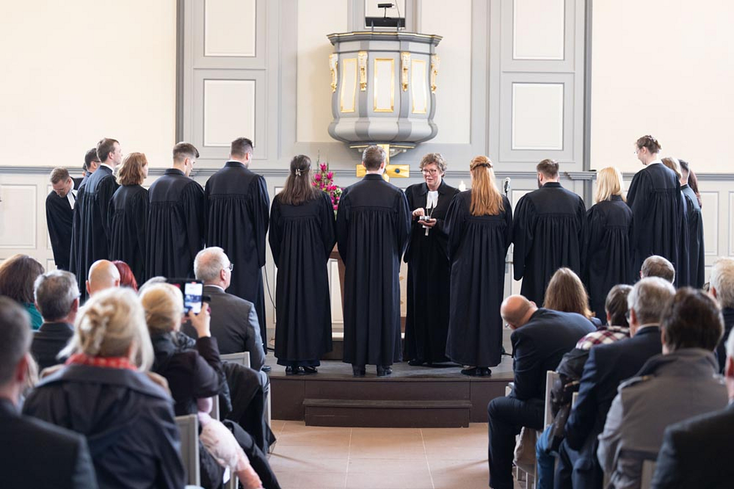 Abendmahl für die frisch eingeführten Pfarrer*innen