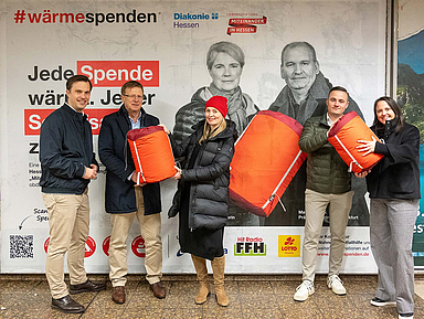 Auftakt mit Unternehmen, die die Aktion unterstützen Auftakt mit Unternehmen, die die Aktion unterstützen (v.l.): Christoph Schäfer (Mainova), Carsten Tag (Diakonie Hessen), Lisa Deißler (Landesstiftung «Miteinander in Hessen»), Felix Thomas (LOTTO Hessen) und Marie Ebert (FFH MEDIENGRUPPE)