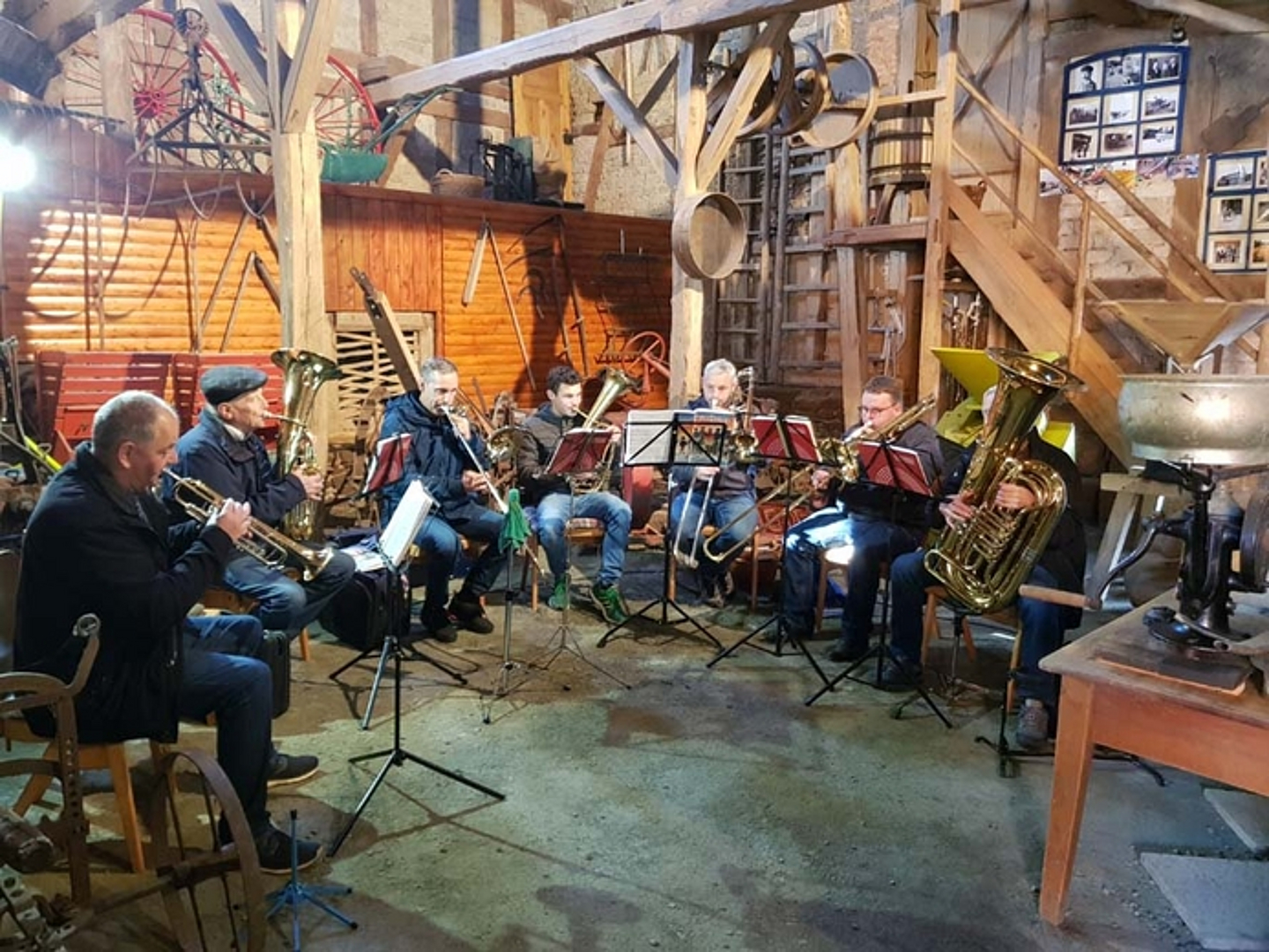 Erntedankfest auf dem Bauernhof: Die Evangelische Kirchengemeinde Wetter feierte in und vor der Scheune des Bauernhof im Brockhäuser Weg ihr Erntedankfest. (Foto: Jan Terlinden) 