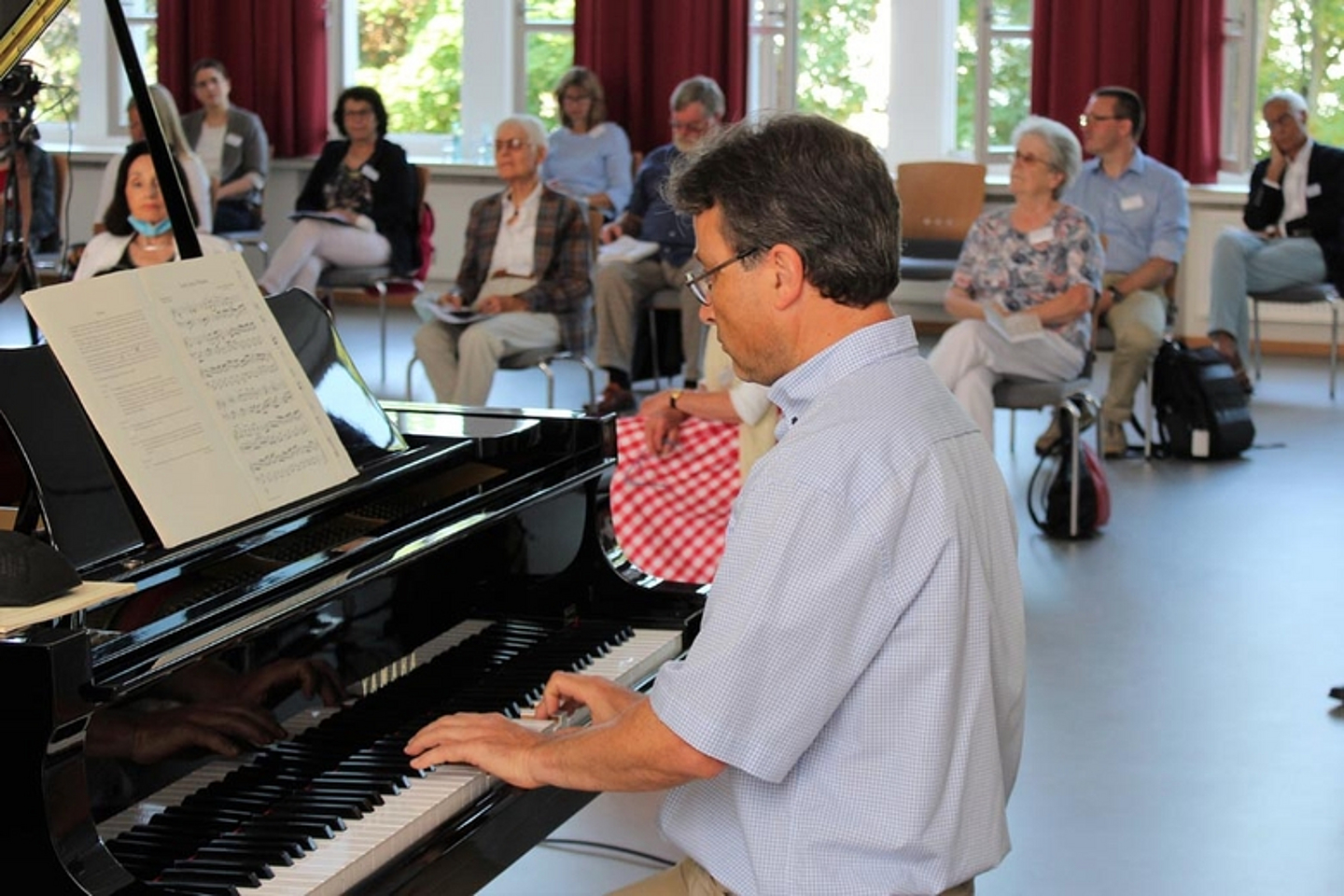 Unter dem Titel «Die Diaspora am Nebentisch» ging es am 3. Juli 2021 bei einem Studientag in Hanau in der Alten Johanneskirche um die Arbeit der Diaspora-Kirchen weltweit und regional. (Foto: medio.tv/Pongratz)