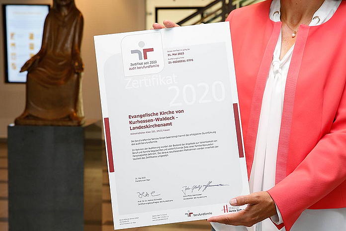 Zertifikat berufundfamilie Landeskirchenamt der EKKW Zertifikat berufundfamilie Landeskirchenamt der EKKW