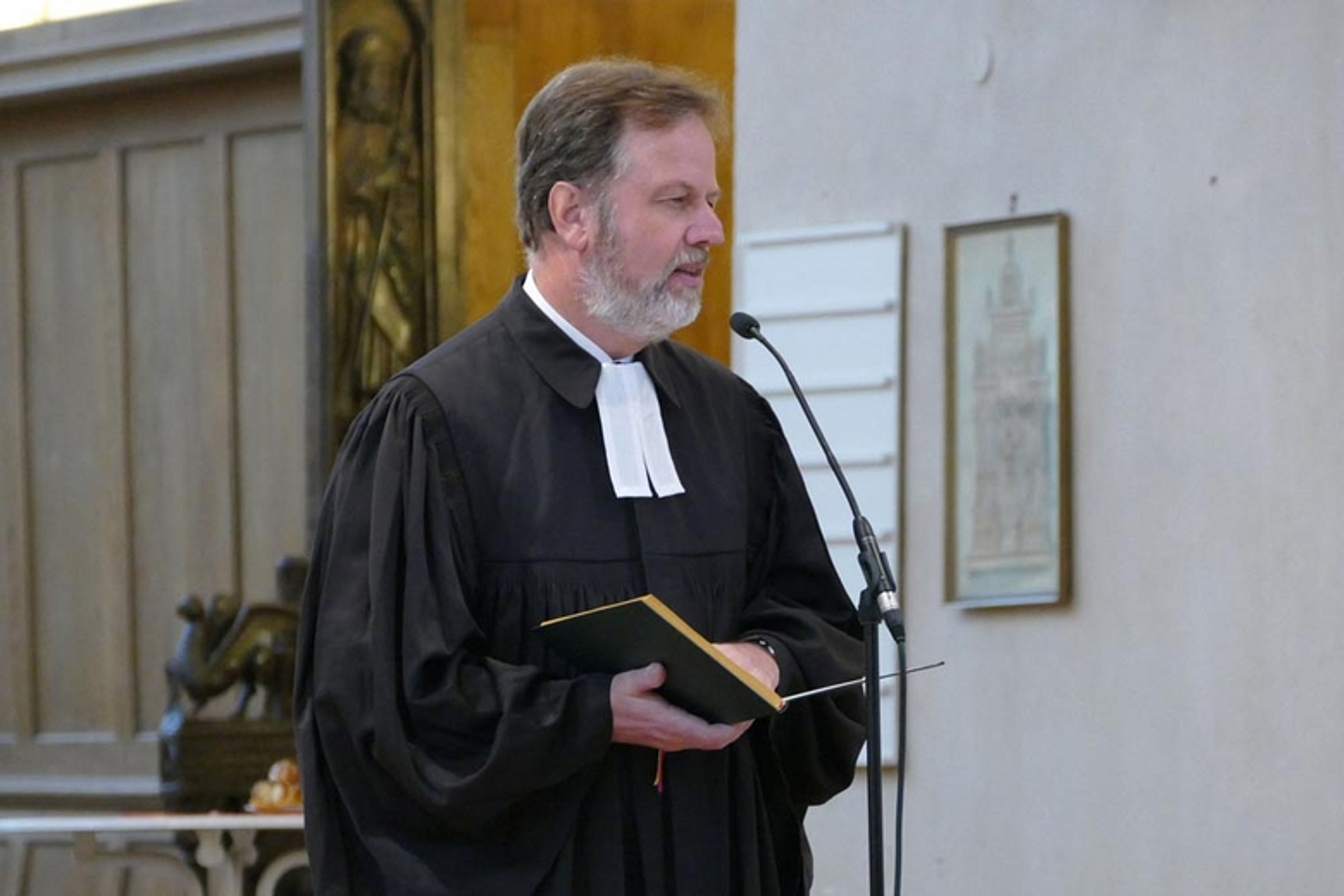 Dekan Dr. Martin Lückhoff - Abschlussgottesdienst im Jubiläumsprogramm der evangelischen Kirche zum 425jährigen Jubiläum der Hanauer Neustadt am 2. Oktober 2022 in der Hanauer Marienkirche. (Foto: Sascha Leonhardi)