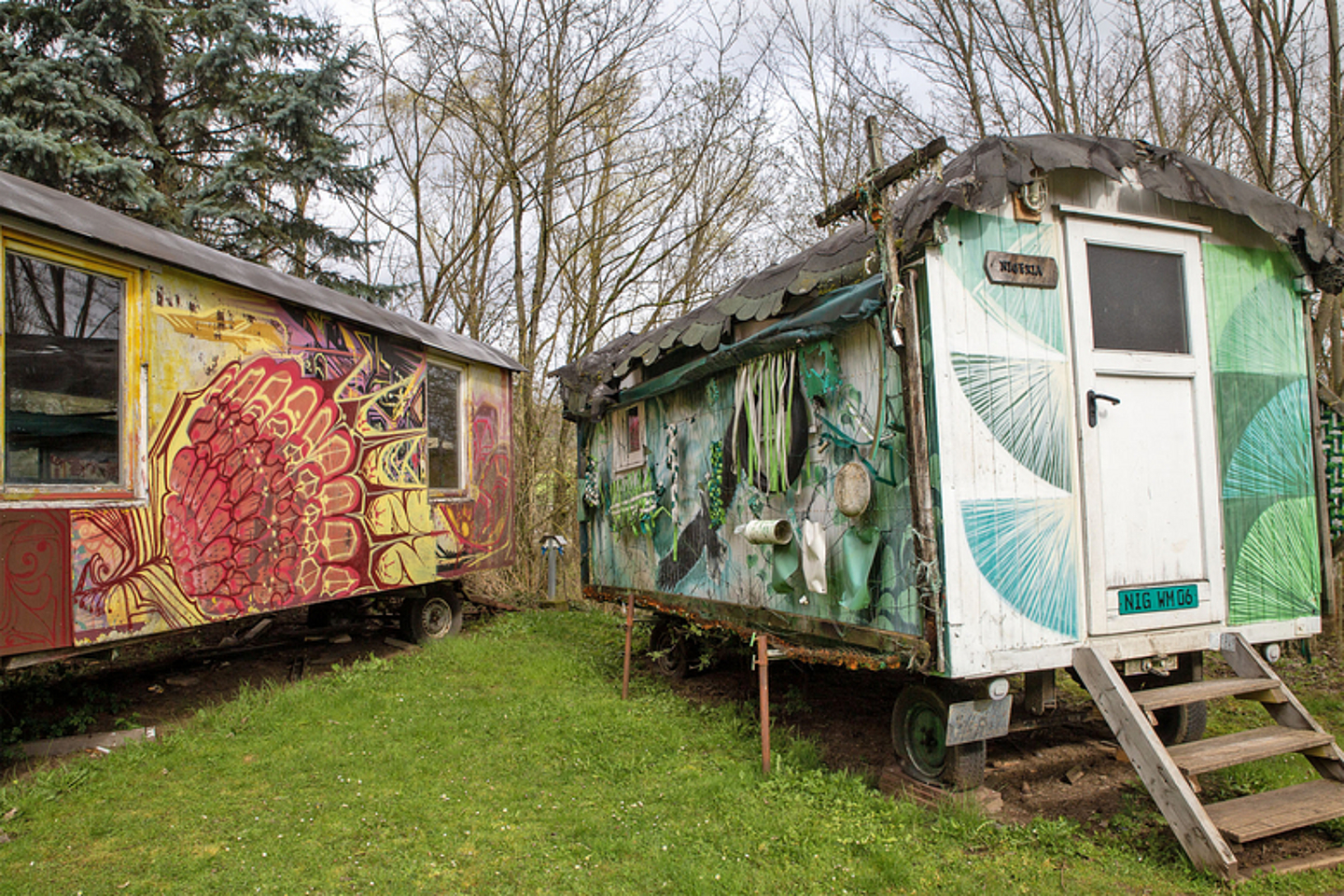 Rechts im Bild: Die Botschaft Nigerias am Himmelsfels in Spangenberg.