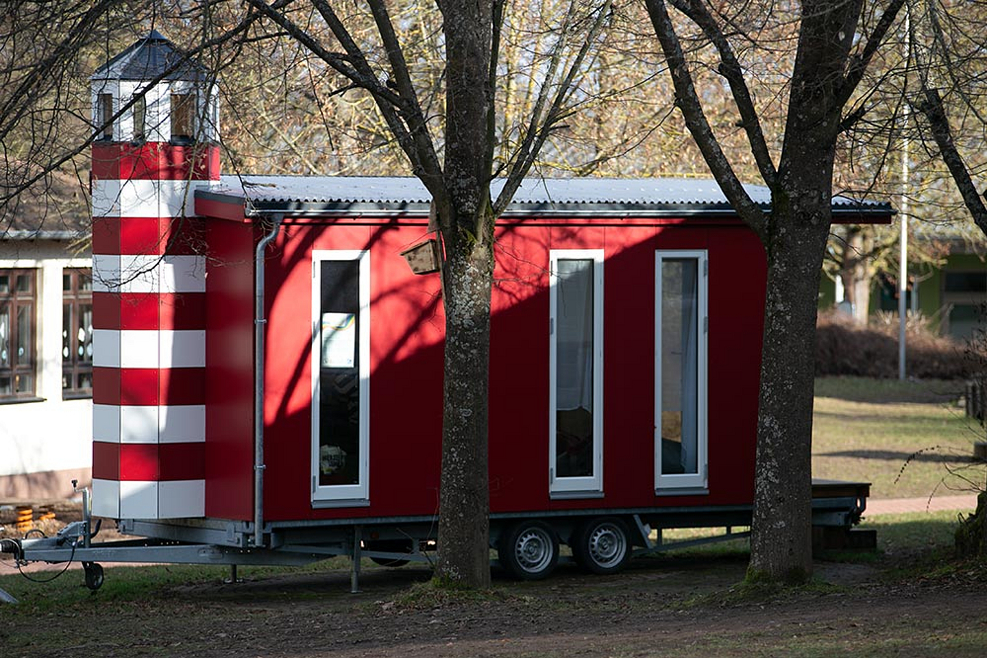 Das besondere tiny house auf dem Gelände der Schule