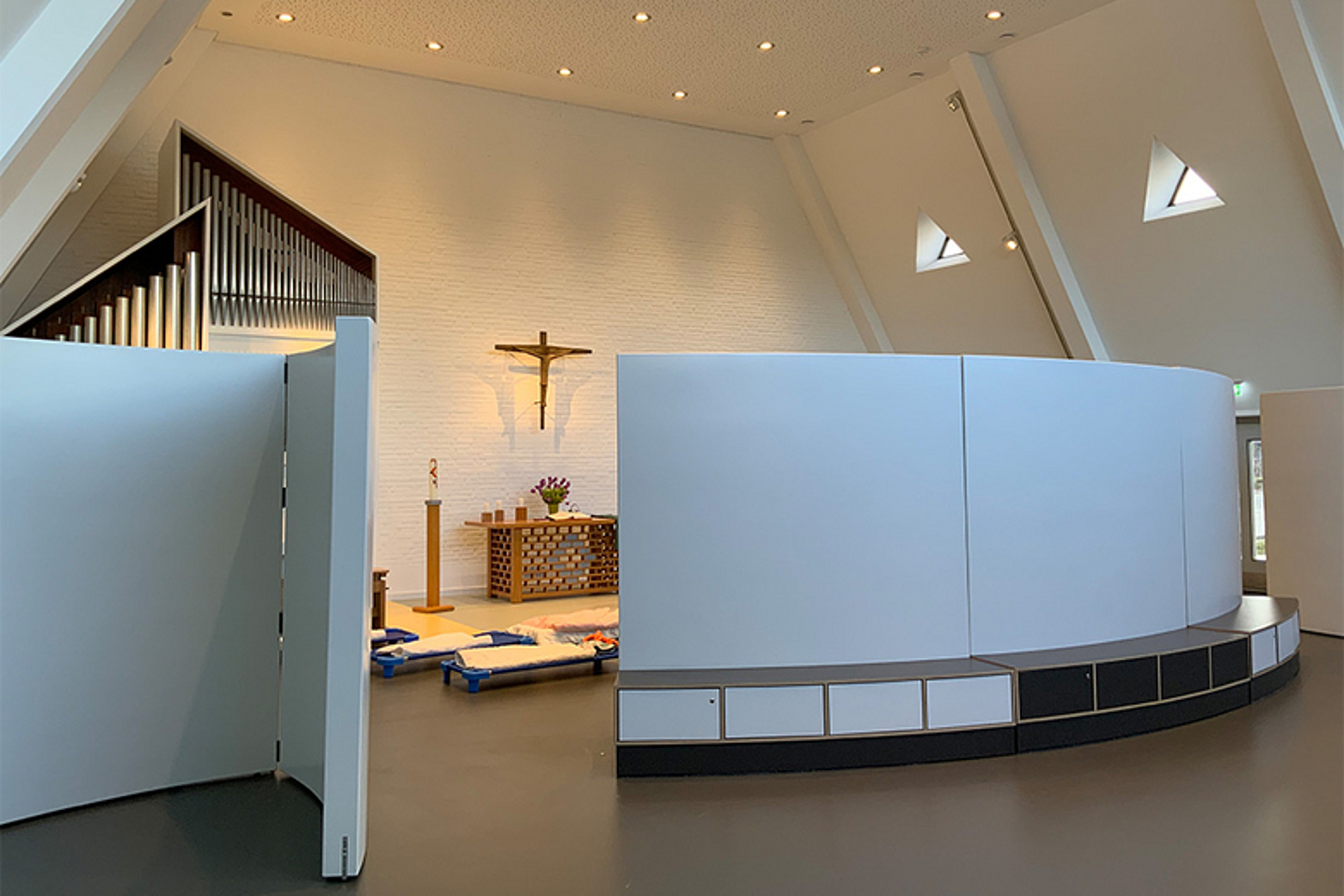Ansichten der Friedenskirche in Bad Wildungen (Foto: Stiftung KiBa)