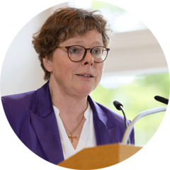 Portraitfoto von Bischöfin Beate Hofmann Portraitfoto von Bischöfin Beate Hofmann