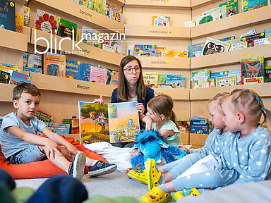 Erzieherin Annalena Bacher in der Bücherei der evangelischen Kindertagesstätte „Auf der Baus“ in Treysa mit Daniel, Johanna, Emily und Olivia Erzieherin Annalena Bacher in der Bücherei der evangelischen Kindertagesstätte „Auf der Baus“ in Treysa mit Daniel, Johanna, Emily und Olivia