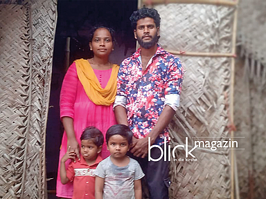 Selbstbewusst: Tamilselvi geht ihren Weg auch gegen Widerstände. Das Foto zeigt sie in ihrer Hütte mit ihrem Mann und den beiden Söhnen. Die Ausbildungshilfe unterstützt in Indien junge Frauen wie sie.