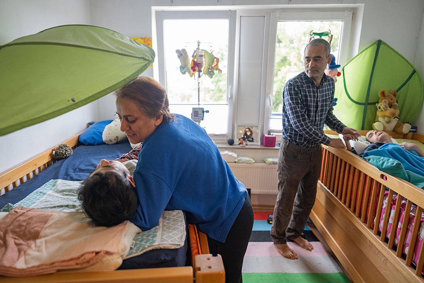 Mahbube Touhidloo und ihr Mann Ali Ebrahimi mit den Kindern Mehdi und Zahra Mahbube Touhidloo und ihr Mann Ali Ebrahimi mit den Kindern Mehdi und Zahra