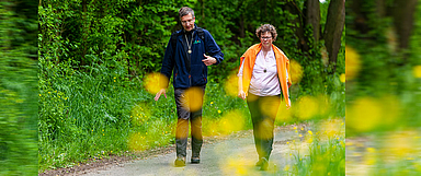 Gemeinsamer Pilgerweg: Bischöfin Dr. Hofmann und Bischof Dr. Gerber in der Region zwischen Marburg und Amöneburg. (Foto: Bistum Fulda/Beintken)