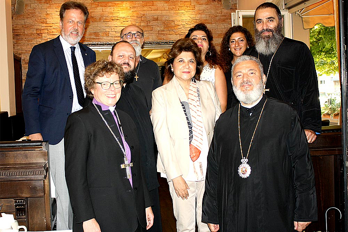 Bischöfin Dr. Hofmann und Dekan Dr. Lückhoff (2. Reihe links) mit den Gästen aus der antiochenischen Kirche. (Foto: privat)