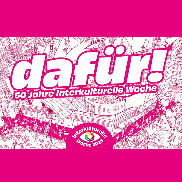 Das Motiv zur Interkulturellen Woche 2025 zeigt ein buntes Wimmelbild mit dem Motto „dafür! 50 Jahre Interkulturelle Woche“. Im Zentrum steht ein großes Gebäude, umgeben von vielen Menschen, die an unterschiedlichen Aktivitäten teilnehmen. Über dem Gebäude ist das Motto „dafür!“ in großen Buchstaben zu lesen, darunter steht „50 Jahre Interkulturelle Woche“. Am unteren Bildrand befindet sich das Logo der Interkulturellen Woche 2025 mit einem bunten Kreis.