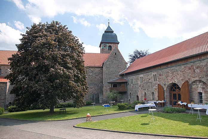 Blick in den Innenhof des Klosters Germerode. (Foto: medio.tv/Schauderna)