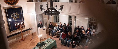 Unser Foto zeigt Propst Mantey während seiner Rede in der Synagoge in Vöhl. (Foto: medio.tv/Schauderna)