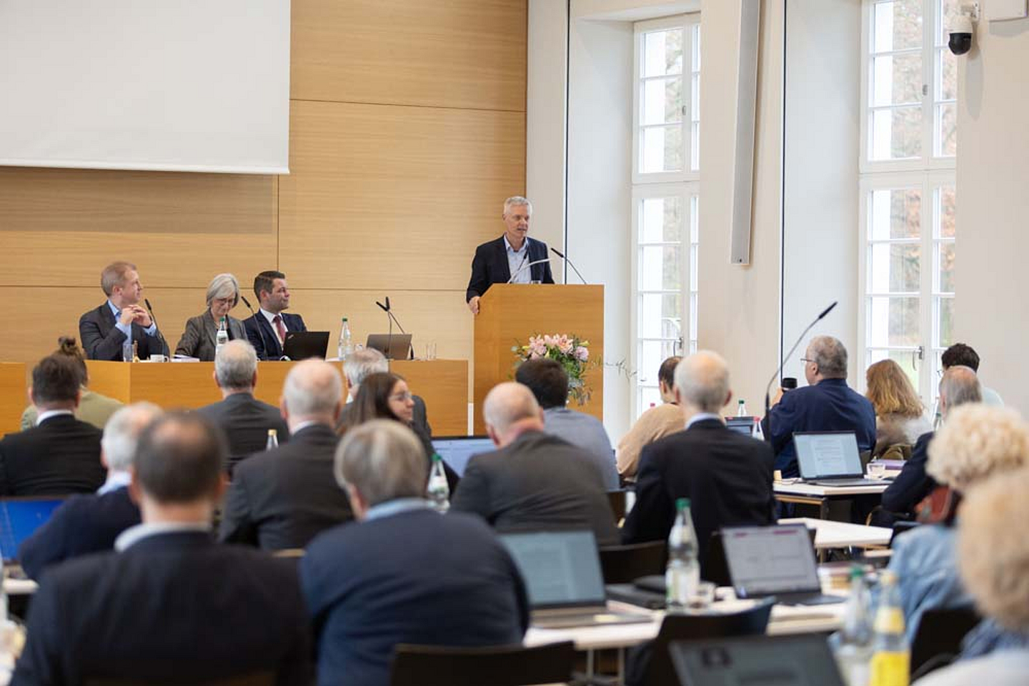 Grußwort Dr. Manuel Lösel, Staatssekretär im Hessischen Ministerium für Kultus, Bildung und Chancen für die hessische Landesregierung 