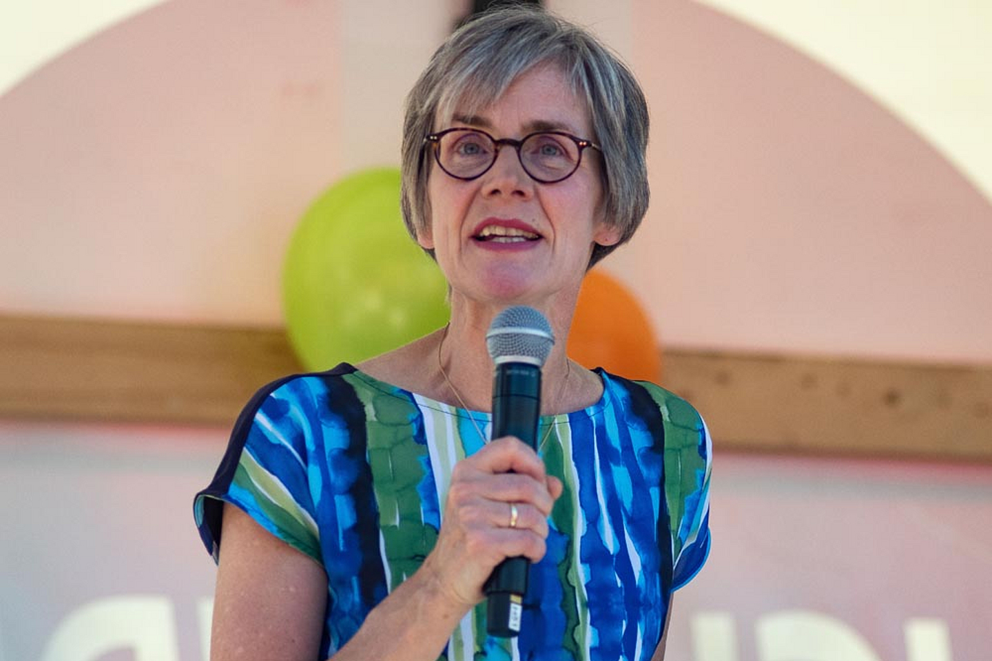 Bei der Kundgebung Baunatal ist BUNT! im Jahr 2018