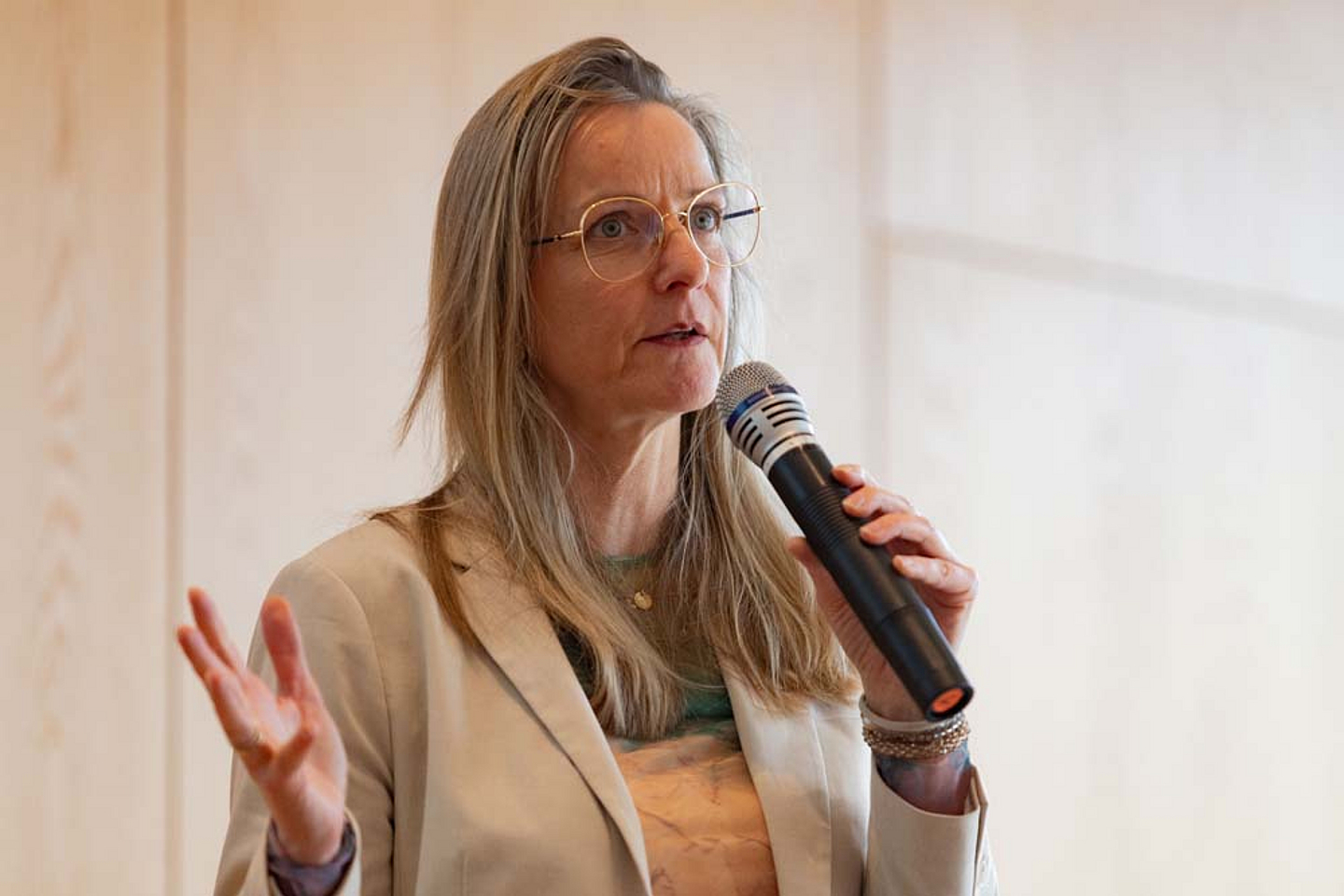 Pfarrerin Christina Schnepel berichtete in ihrem Vortrag zum Schwerpunkt „Europa“.