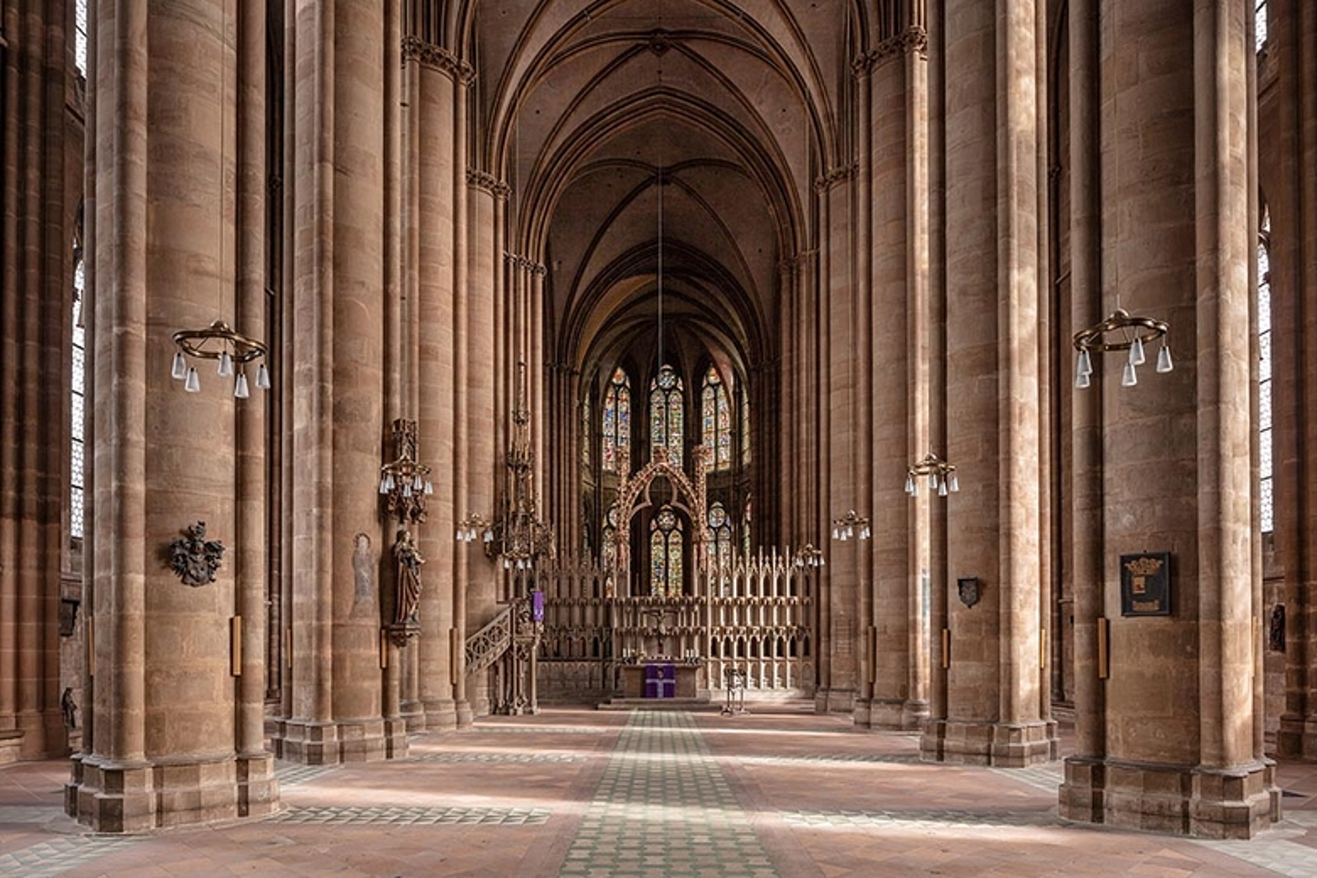 Die Elisabethkirche in Marburg gehört zu den ersten und bedeutendsten gotischen Kirchenbauten in Deutschland. (Fotos: Bildarchiv Foto Marburg/ Horst Fenchel, Thomas Scheidt, Christian Stein) 