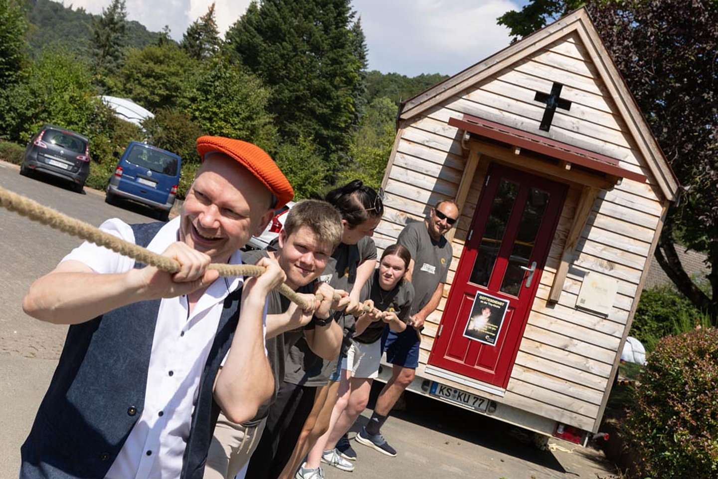 Kirche unterwegs ist Teamarbeit: Vielen begeisterte Ehrenamtlichen, das feste Team der Kirche und sogar eine Tiny Church sind mit von der Partie.