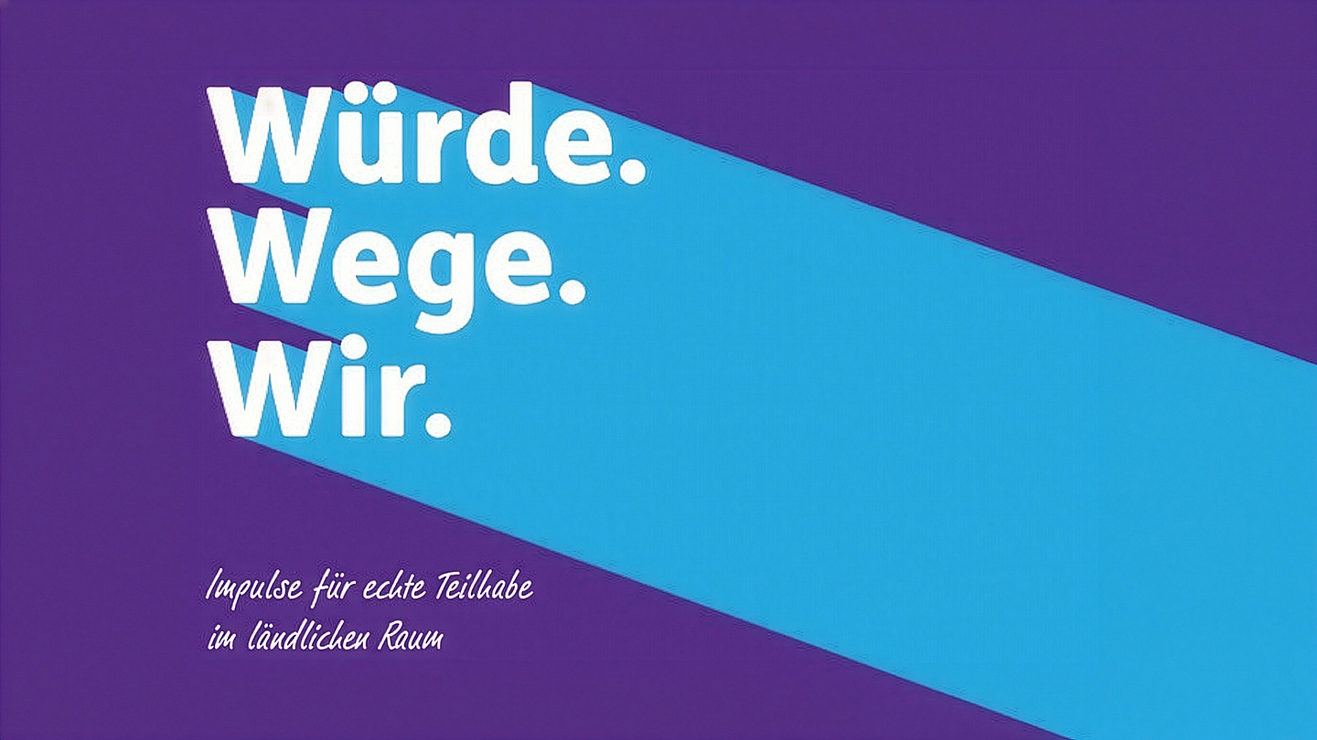 Das Motto zum Forum Diakonische Kirche 2026 Grafik mit dem Schriftzug „Würde. Wege. Wir.“ auf violettem Hintergrund mit blauem Lichtstrahl; darunter der Text „Impulse für echte Teilhabe im ländlichen Raum“.