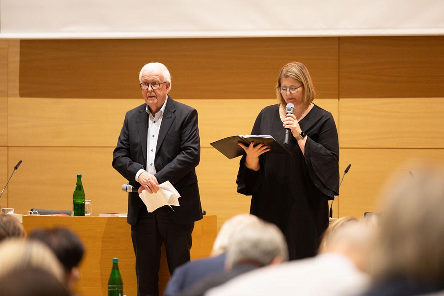 Andacht vor Beginn der Preisverleihung: Katharina Scholl und Walter Loll