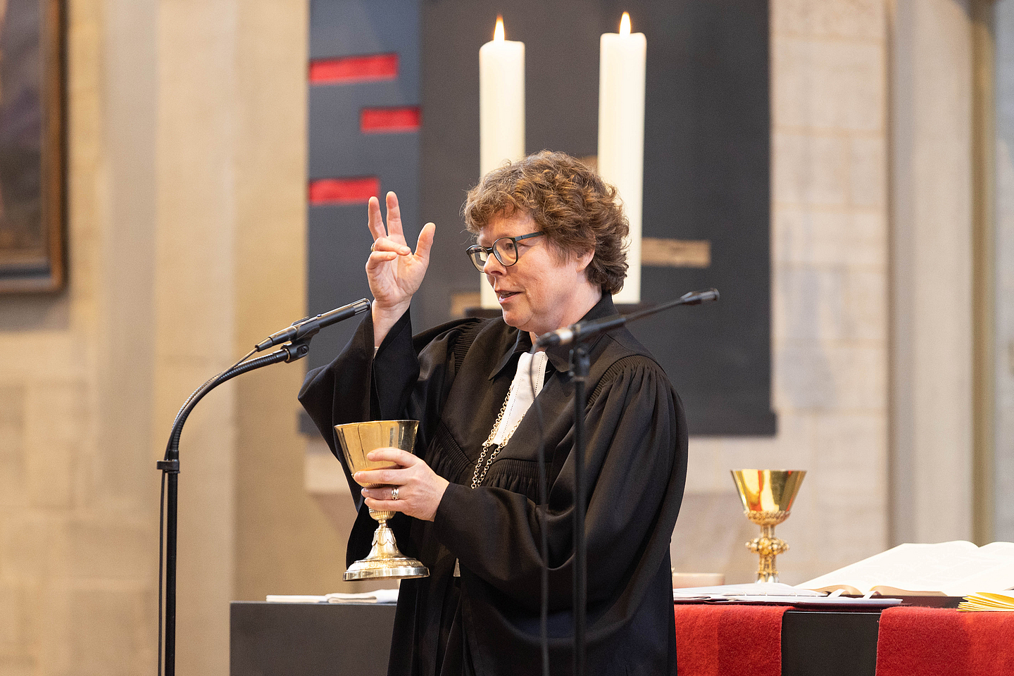Abendmahl: Bischöfin Dr. Beate Hofmann