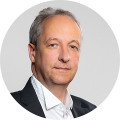 Portraitfoto von Bischof Christian Stäblein