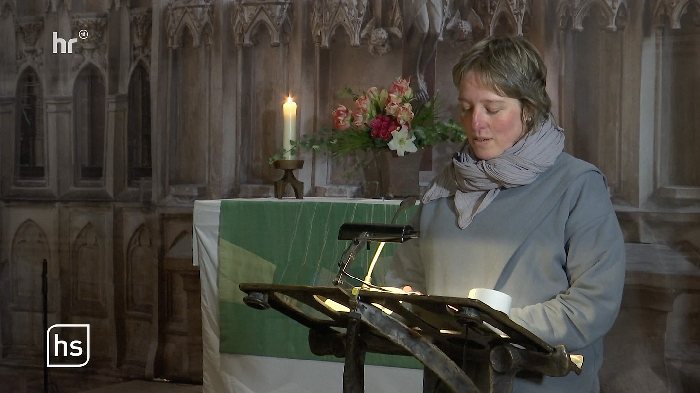 Judith Otterbach eröffnete die Lesung am Mittwochabend. Bis Samstag wurde dann die gesamte Bibel vorgelesen. 