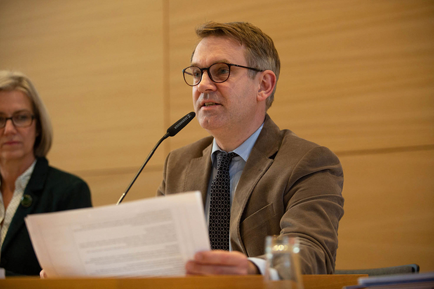 Der stellvertretende Präses Pfarrer Dr. Volker Mantey (Spangenberg) leitete die Sitzung zur Aussprache zum Finanzbericht von Vizepräsident Dr. Volker Knöppel
