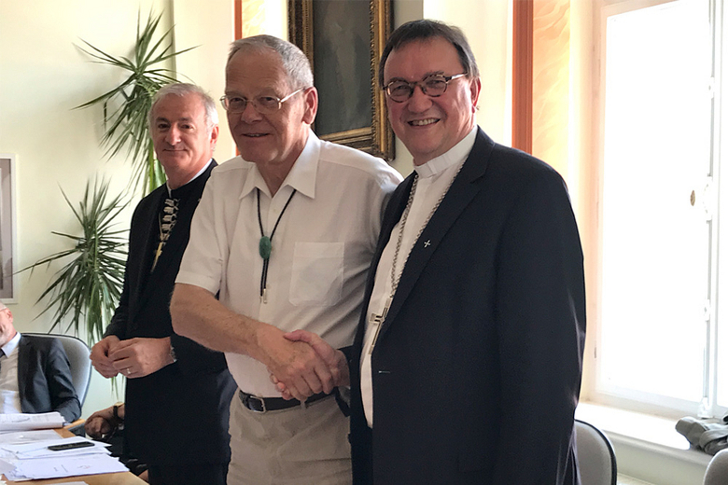V.l.: Bischof Guib, Landeskurator Philippi und Bischof Hein. (Foto: privat)