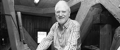 Als Glockenspieler war Ritter eine Institution in Kassel und erlangte über die Grenzen Deutschlands hinaus große Bekanntheit. Unser Foto zeigt ihn auf dem Turm der Karlskirche bei der Nacht der Kirchen im Jahr 2015. (Foto: medio.tv/Schauderna)