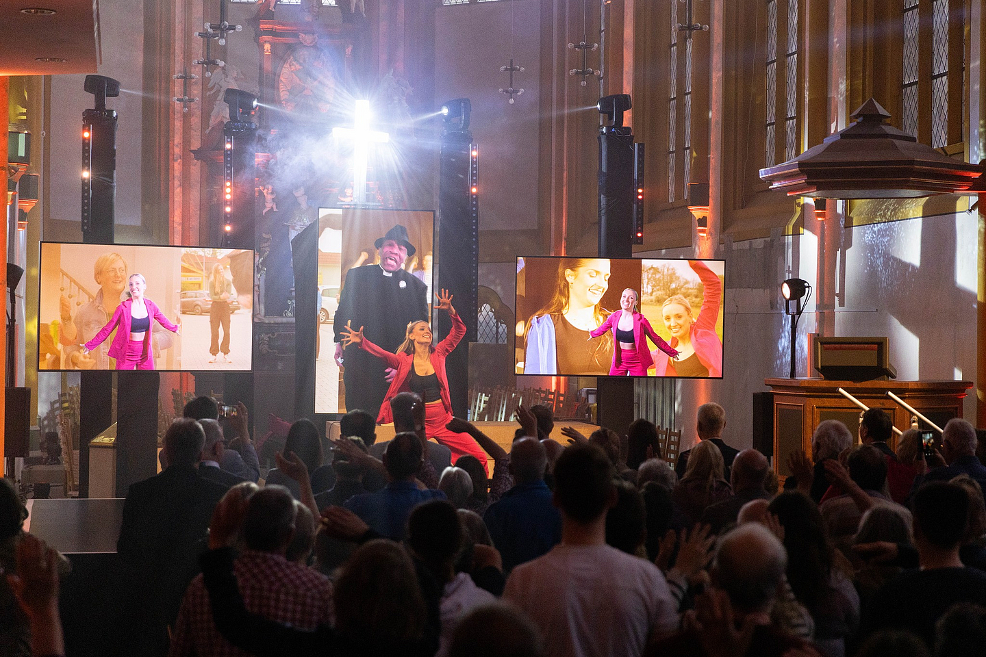 Blick in die Inszenierung der Erlebnis:Kirche zum Hessentag in Fritzlar 2024.