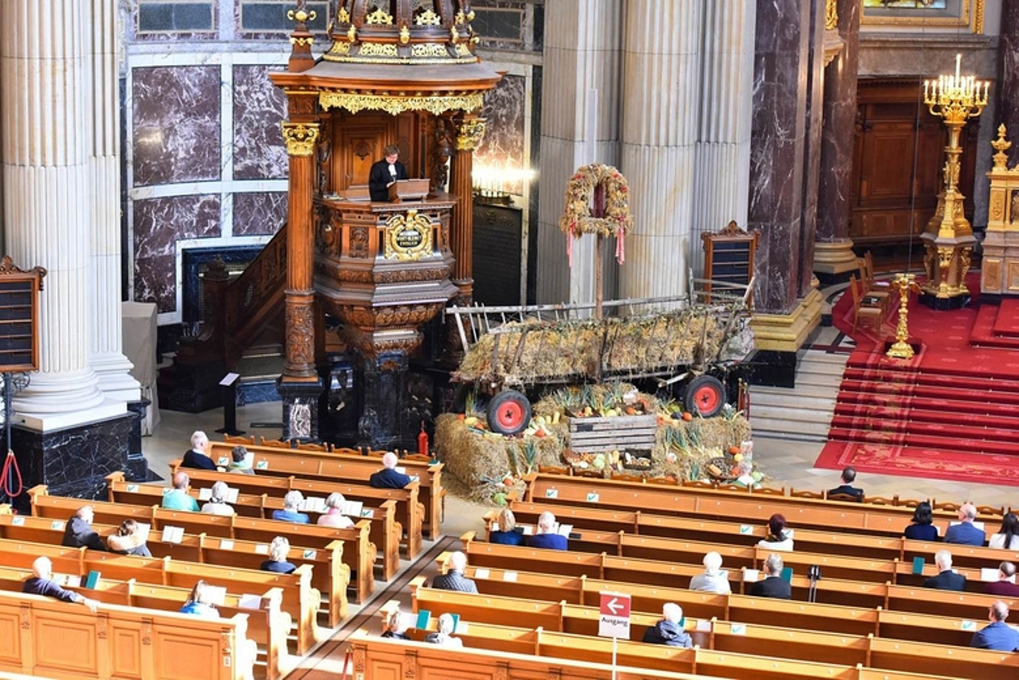 Bischöfin Dr. Beate Hofmann bei der Predigt im Dom (Foto: Sascha Sebastian Haenel)