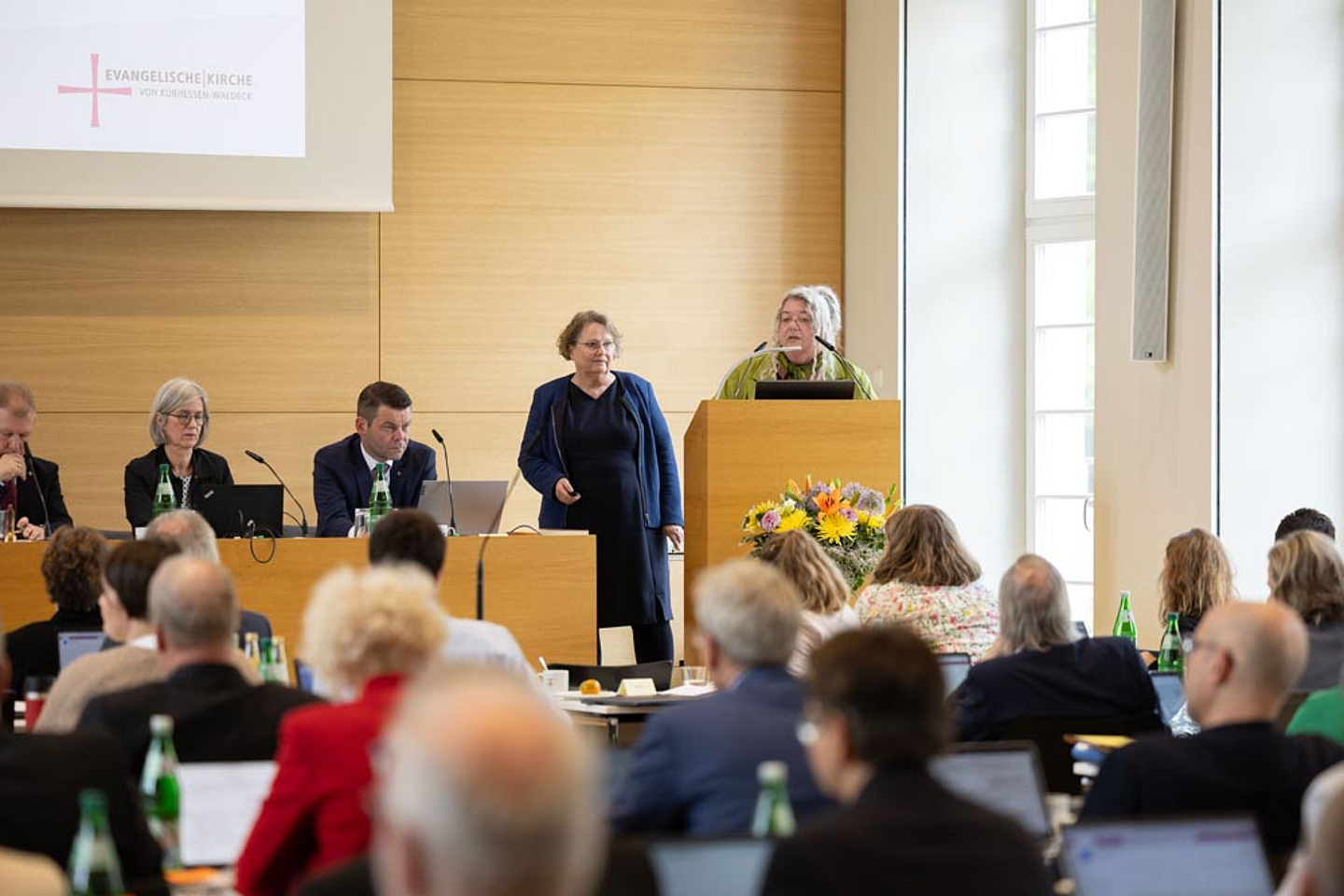 Pfarrerin Sabine Kresse (r.) und Diakonin Ellen Eidt