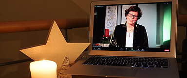 Gäste aus Kirche, Politik, Wirtschaft, Wissenschaft und Gesellschaft kamen auf Einladung von Bischöfin Dr. Beate Hofmann erstmals bei einem digitalen Adventsempfang der Landeskirche vor den Bildschirmen zusammen. Die Bischöfin konnte auch internationale Gäste aus den Partnerkirchen bei dem virtuelle Treffen begrüßen. (Foto: medio.tv/Küster)