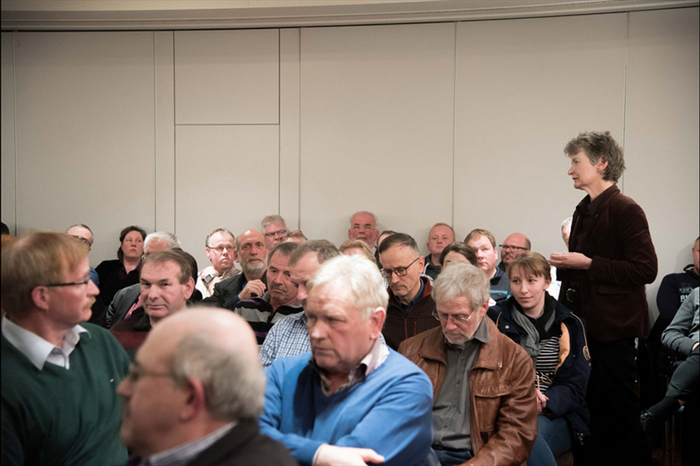 Dialogforum in Reichensachsen: Soll Glyphosat auf Kirchenland verboten werden? Im Foto ist Dekanin Ulrike Laakmann zu sehen. (Foto: medio.tv/Balzer)