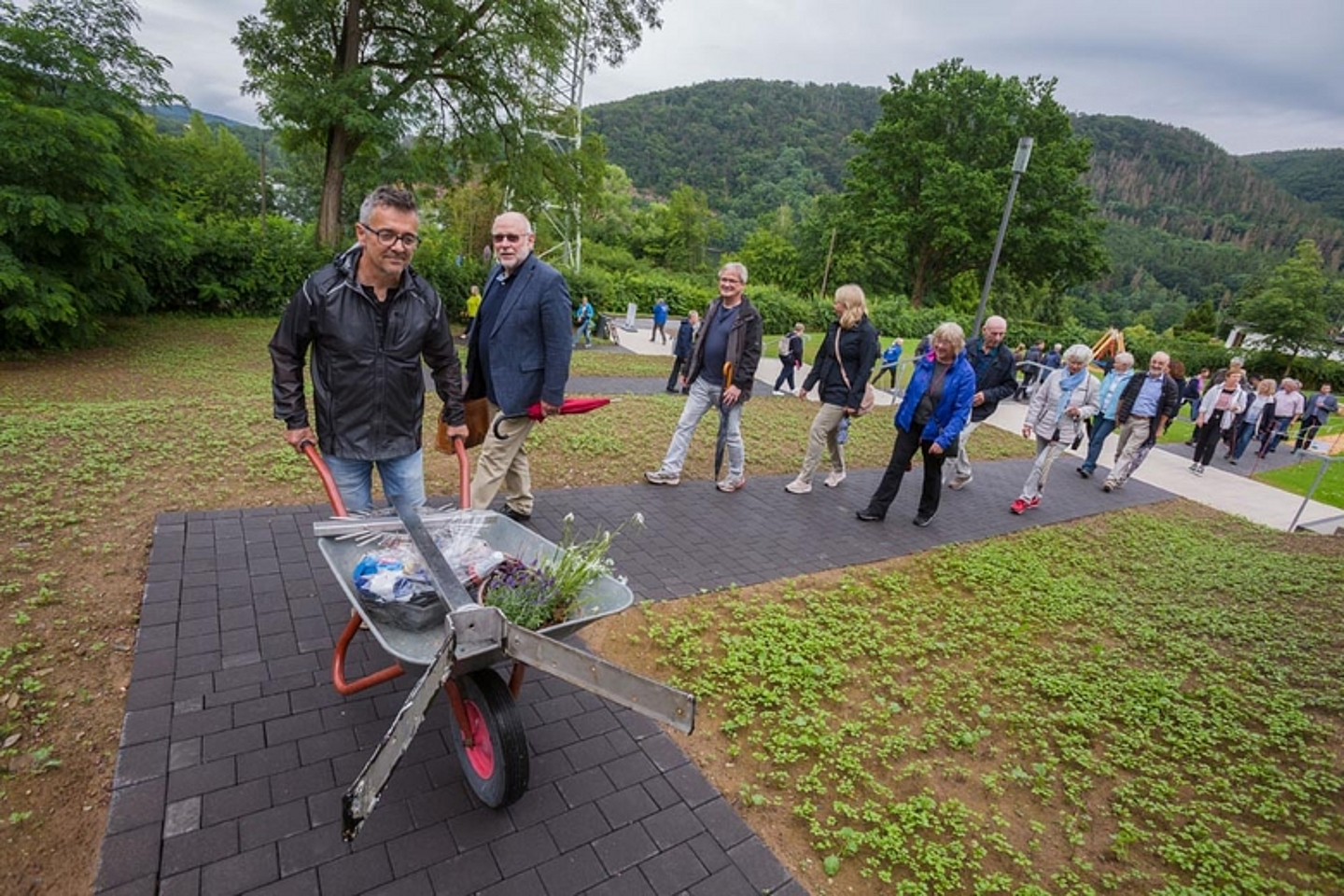 Abschied „alte Kirche im Grünen“/Willkommen „neue Kirche im Grünen“ Scheid