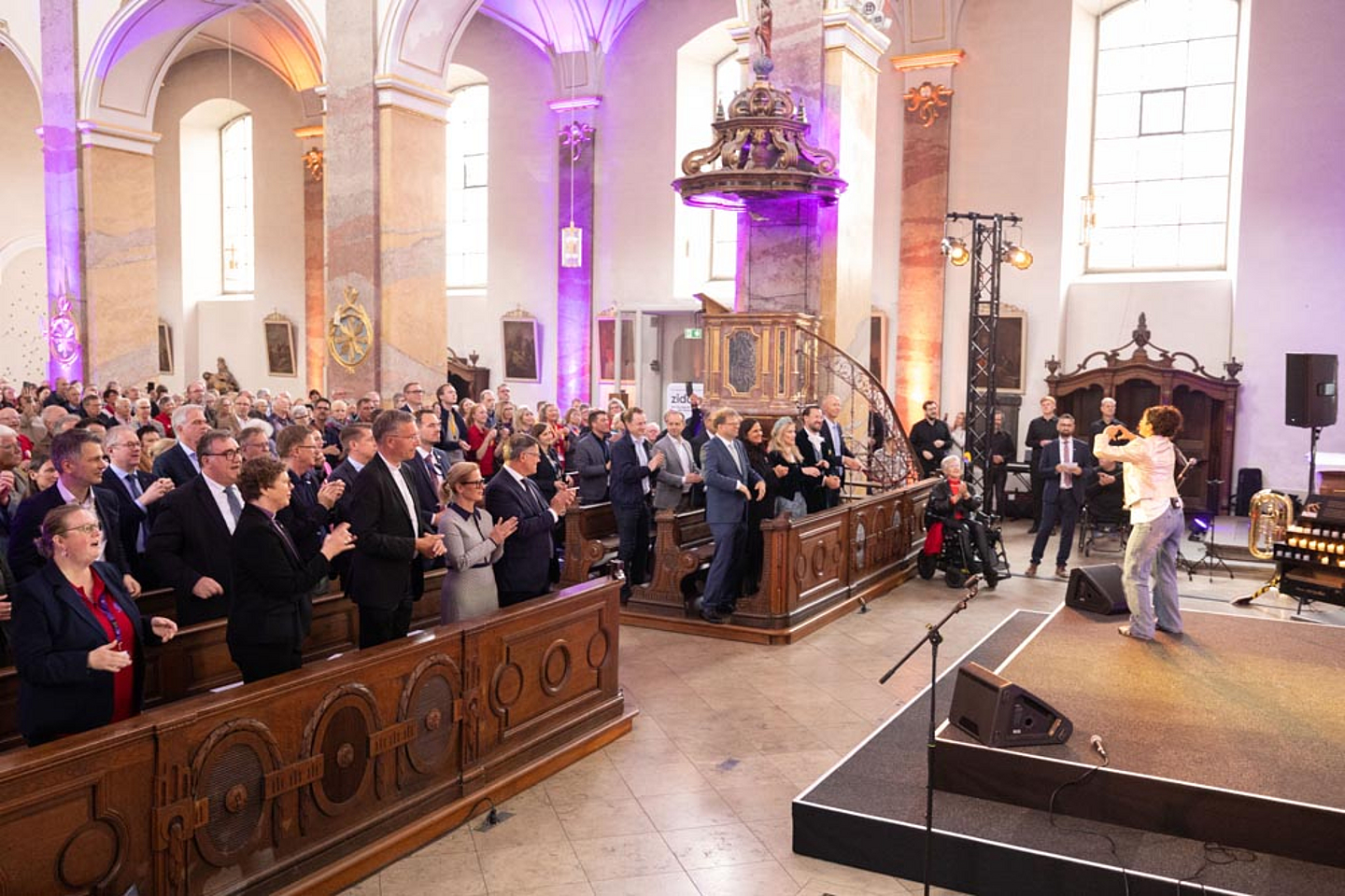 Standing Ovations für die Bühnenshow mit der Musicaldarstellerin Debora Ochoa 