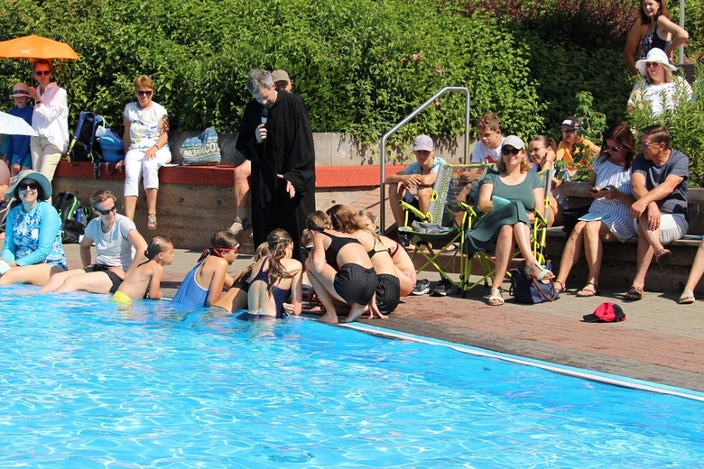 Tauferinnerungsgottesdienst im Freibad in Fulda-Petersberg. (Fotos: Claudia Pfannemüller) 
