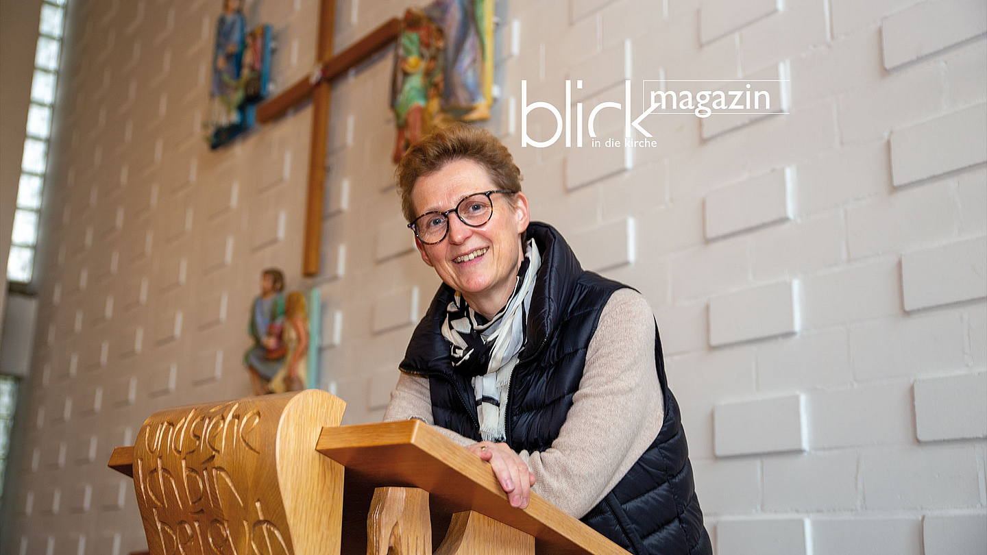 Pfarrerin Ursula Heinemann in der Kirche in Edermünde-Haldorf