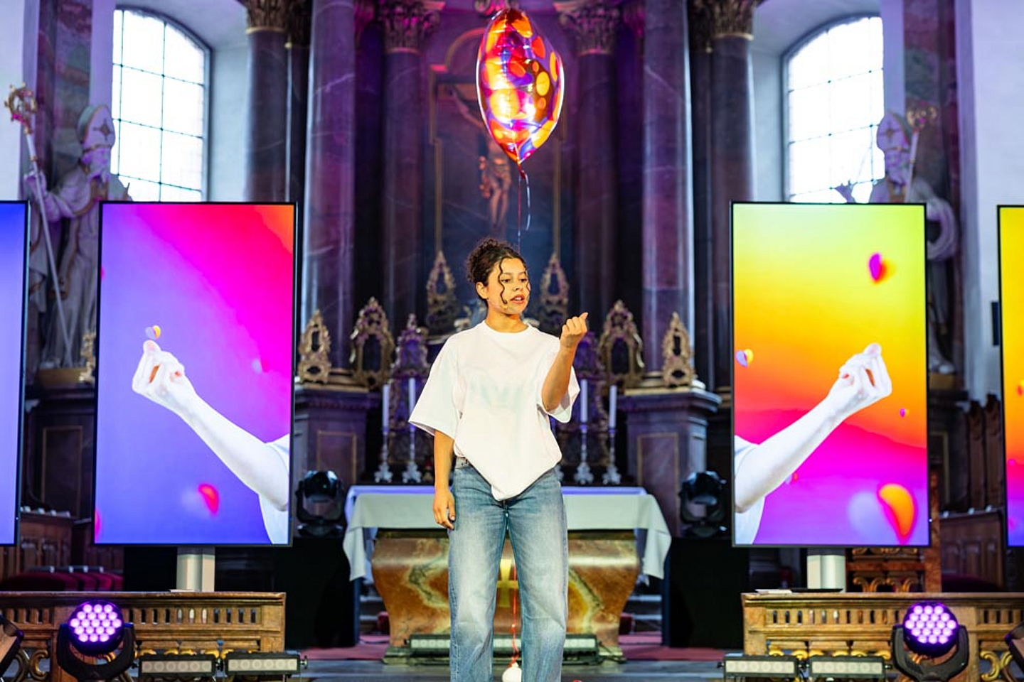 Aufführung „Herzdame“ an der Stadtpfarrkirche mit Musicaldarstellerin Debora Ochoa Aufführung „Herzdame“ an der Stadtpfarrkirche mit Musicaldarstellerin Debora Ochoa