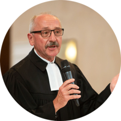 Portraitfoto von Pfarrer Horst Rühl